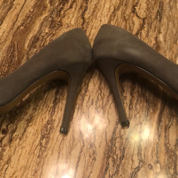Like New Betsey Johnson D’orsay gray suede pump - Picture 4 of 7